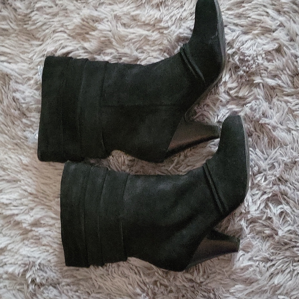 Boots - Picture 2 of 5